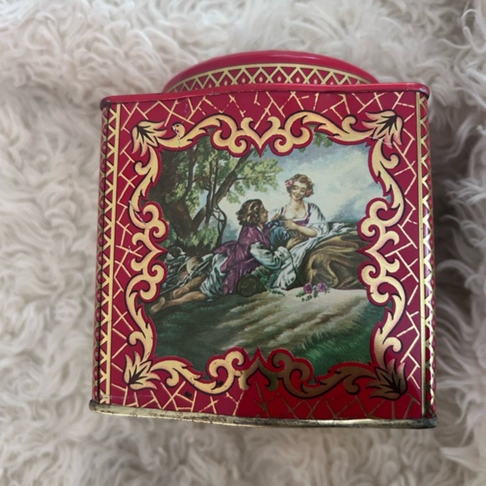 Vintage Red Decorative Tin by daher Long‎